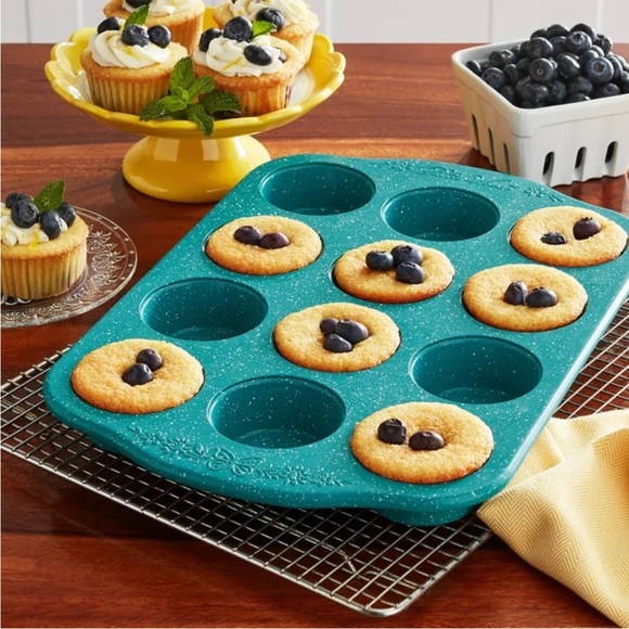 The Pioneer Woman Vintage-inspired Teal non stick muffin Pan - Picture 1 of 7